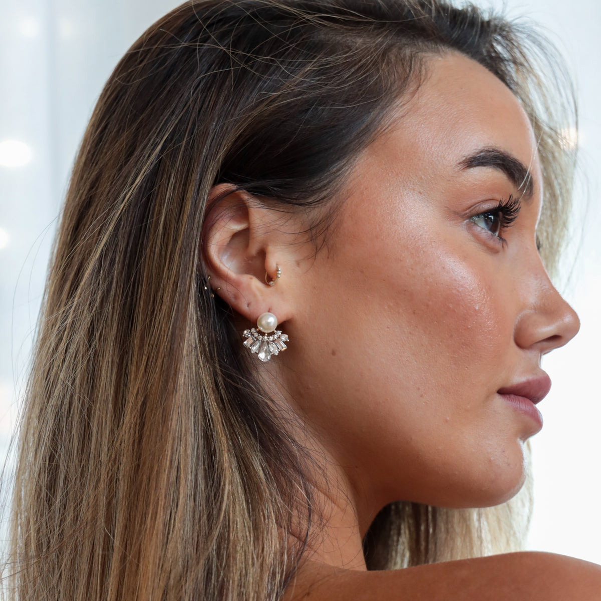 ARI EARRINGS - Black & Bloom