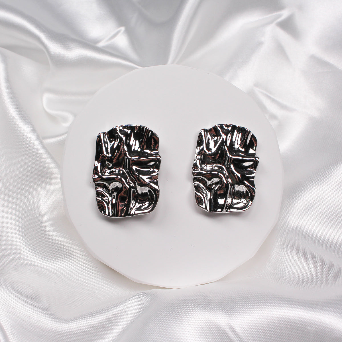 INAYA EARRINGS SILVER - Black & Bloom