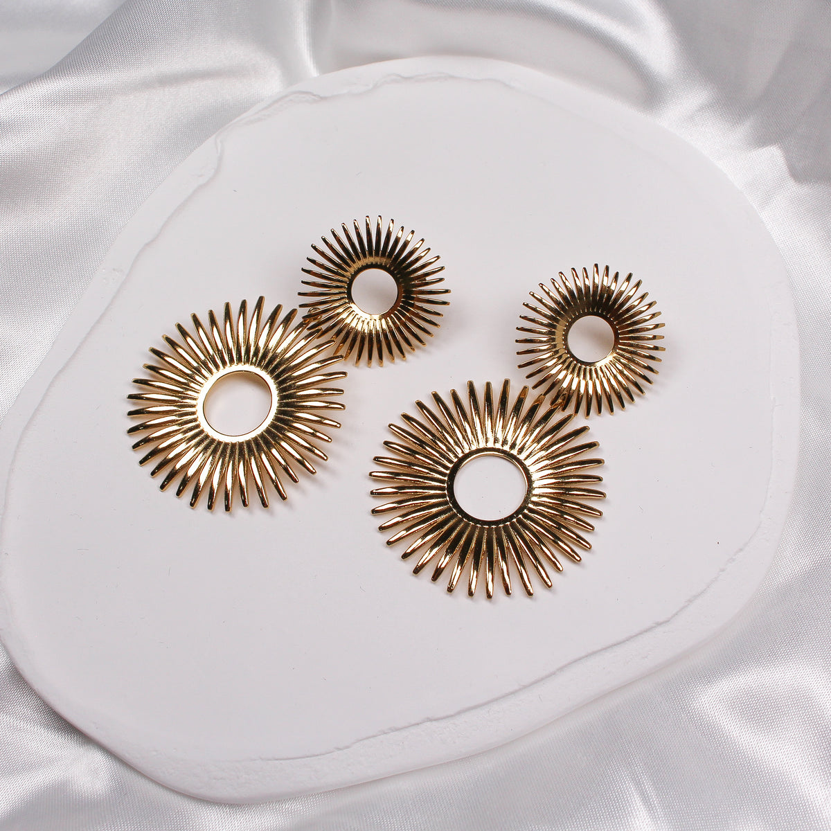 IRIS EARRINGS - Black & Bloom