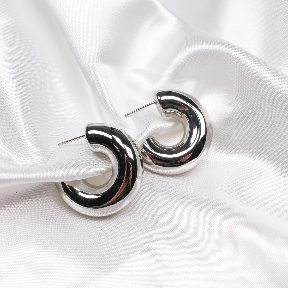 SIENNA EARRINGS SILVER - Black & Bloom