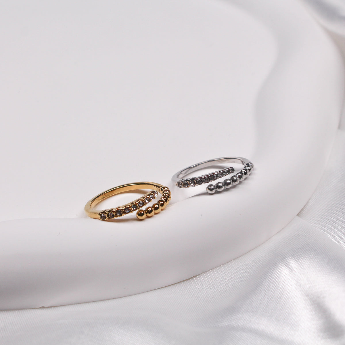 SERENA RING GOLD - Black & Bloom