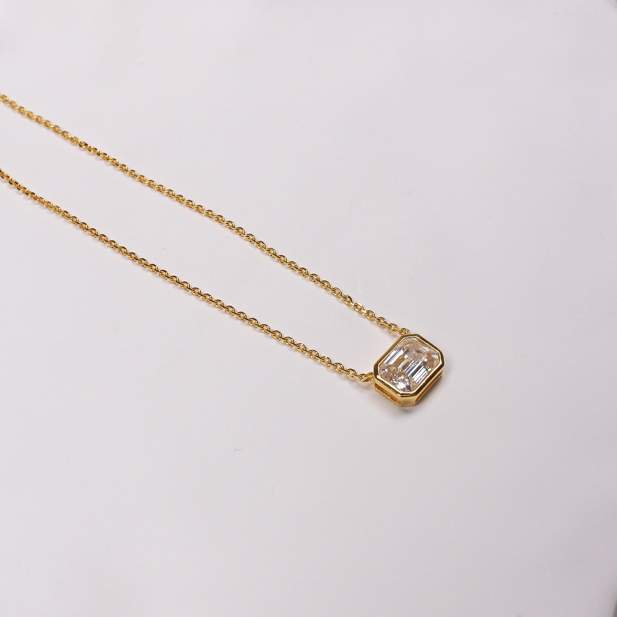 EMERALD BEZEL NECKLACE - Black & Bloom