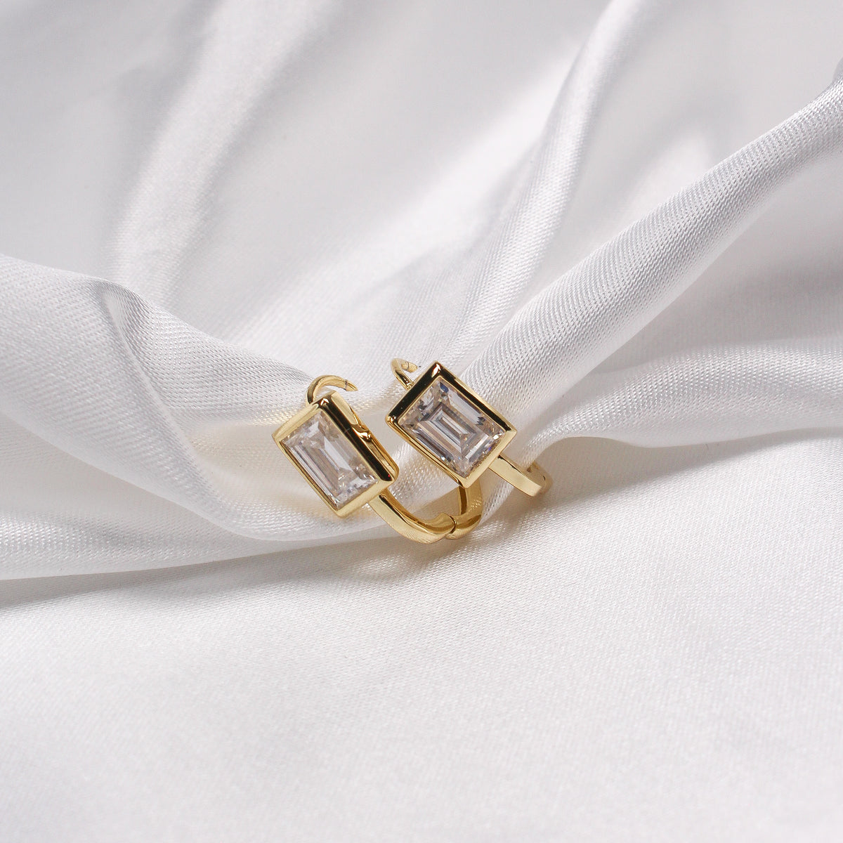 EMERALD HOOP MOISSANITE EARRINGS GOLD - Black & Bloom