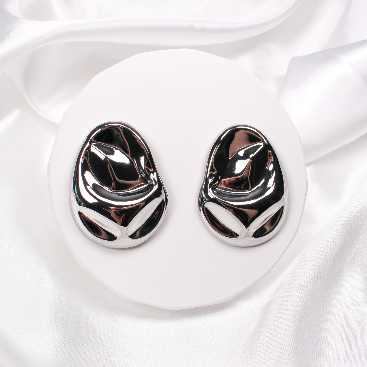 STEELE EARRINGS - Black & Bloom