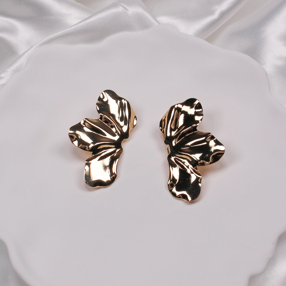 OLIVIA - GOLD (CLIP ON) - Black & Bloom