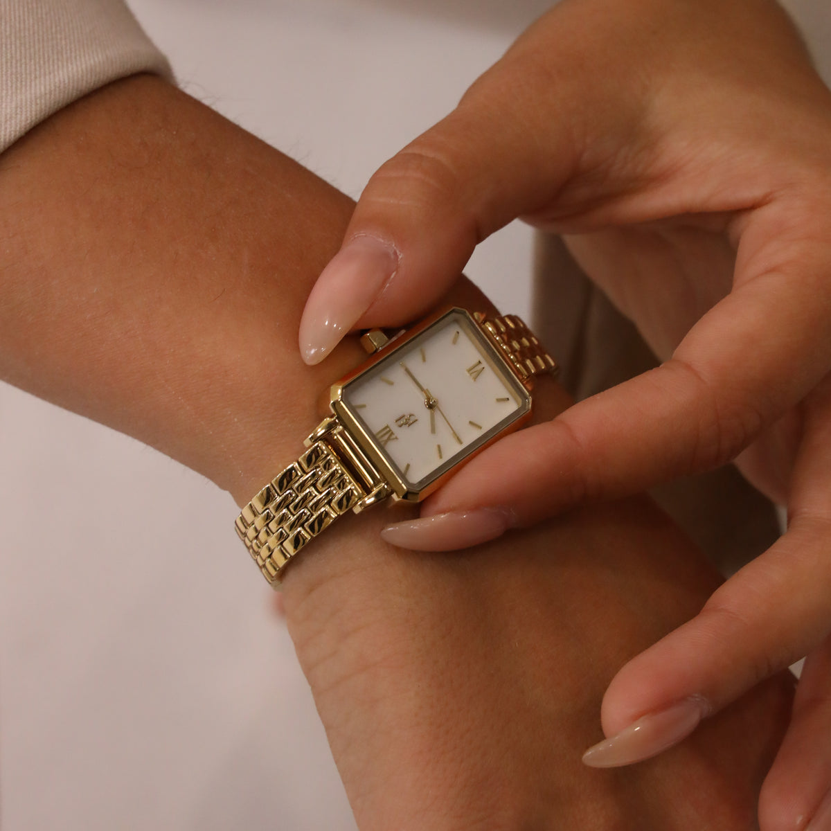 RIVER SHELL WATCH GOLD - Black & Bloom