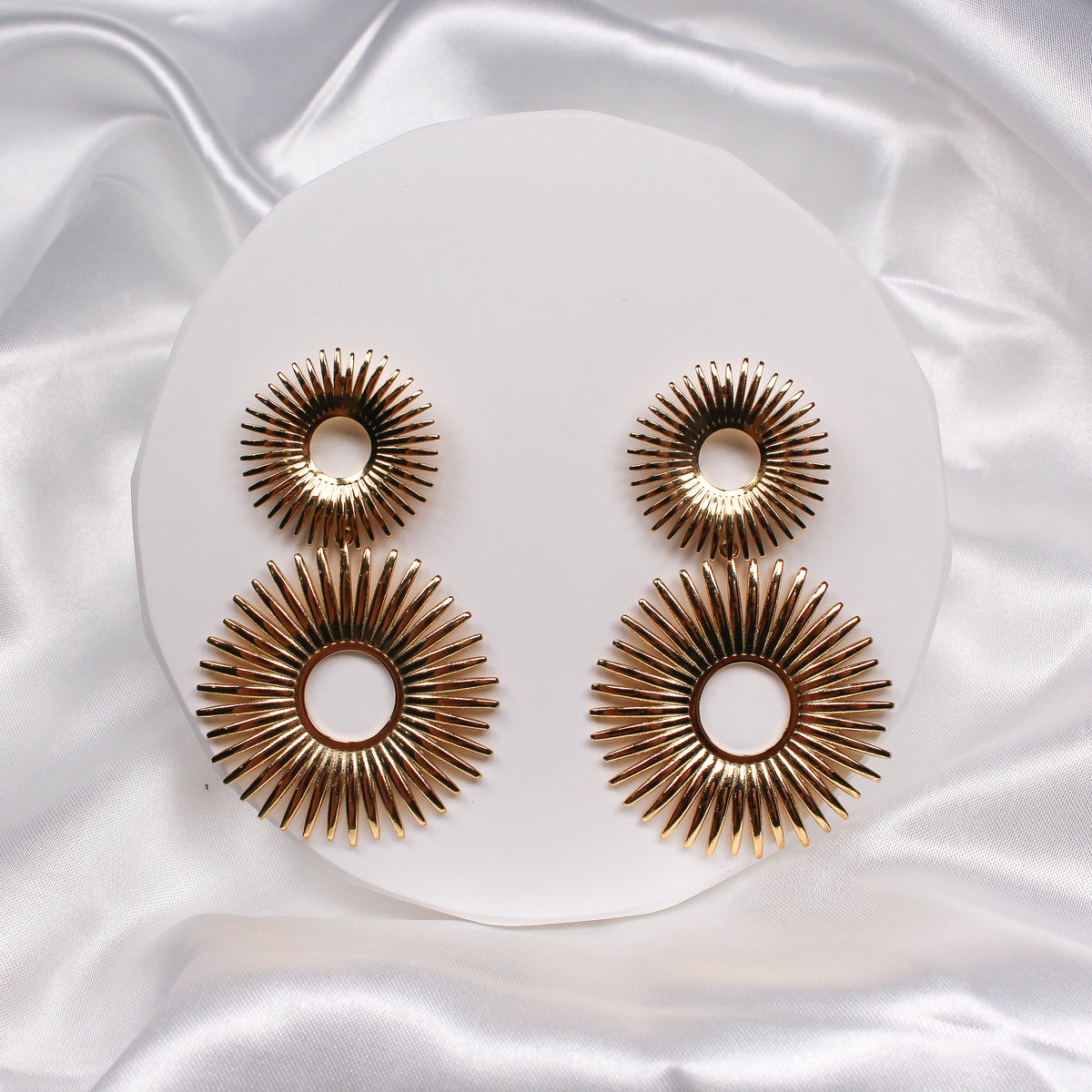 IRIS EARRINGS - Black & Bloom