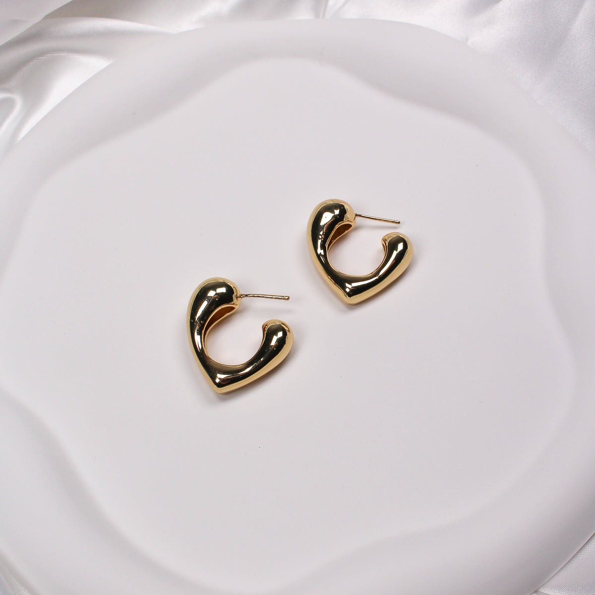 HART EARRINGS - Black & Bloom