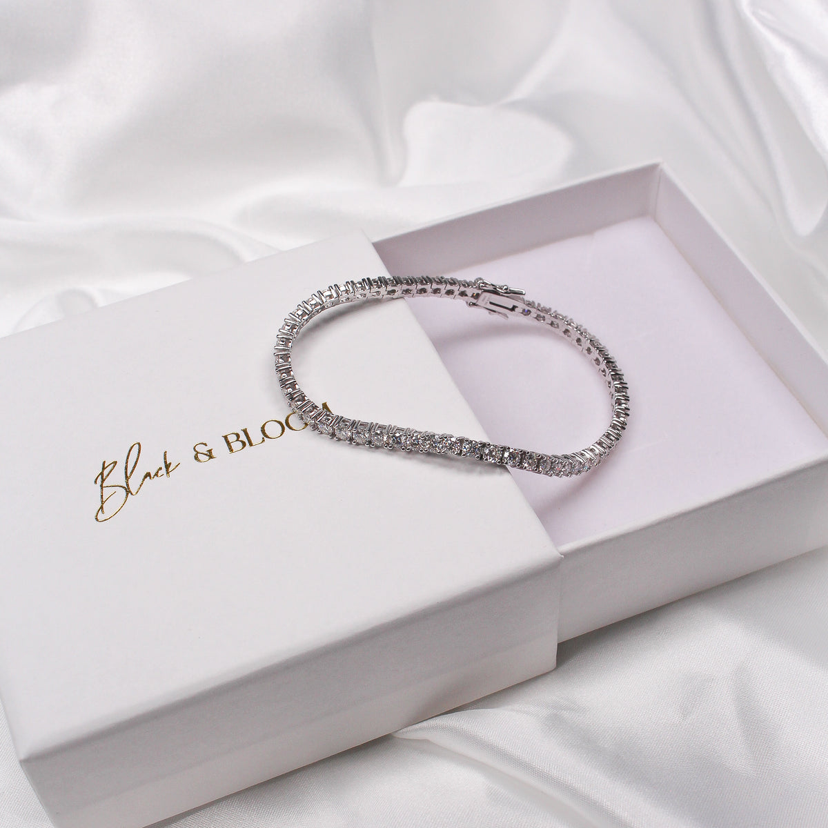 TENNIS BRACELET - MOISSANITE - Black & Bloom