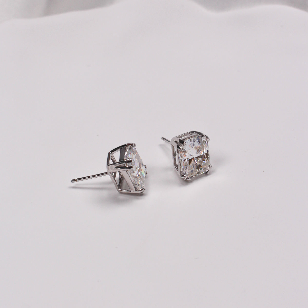 EMERALD MOISSANITE EARRINGS - Black & Bloom