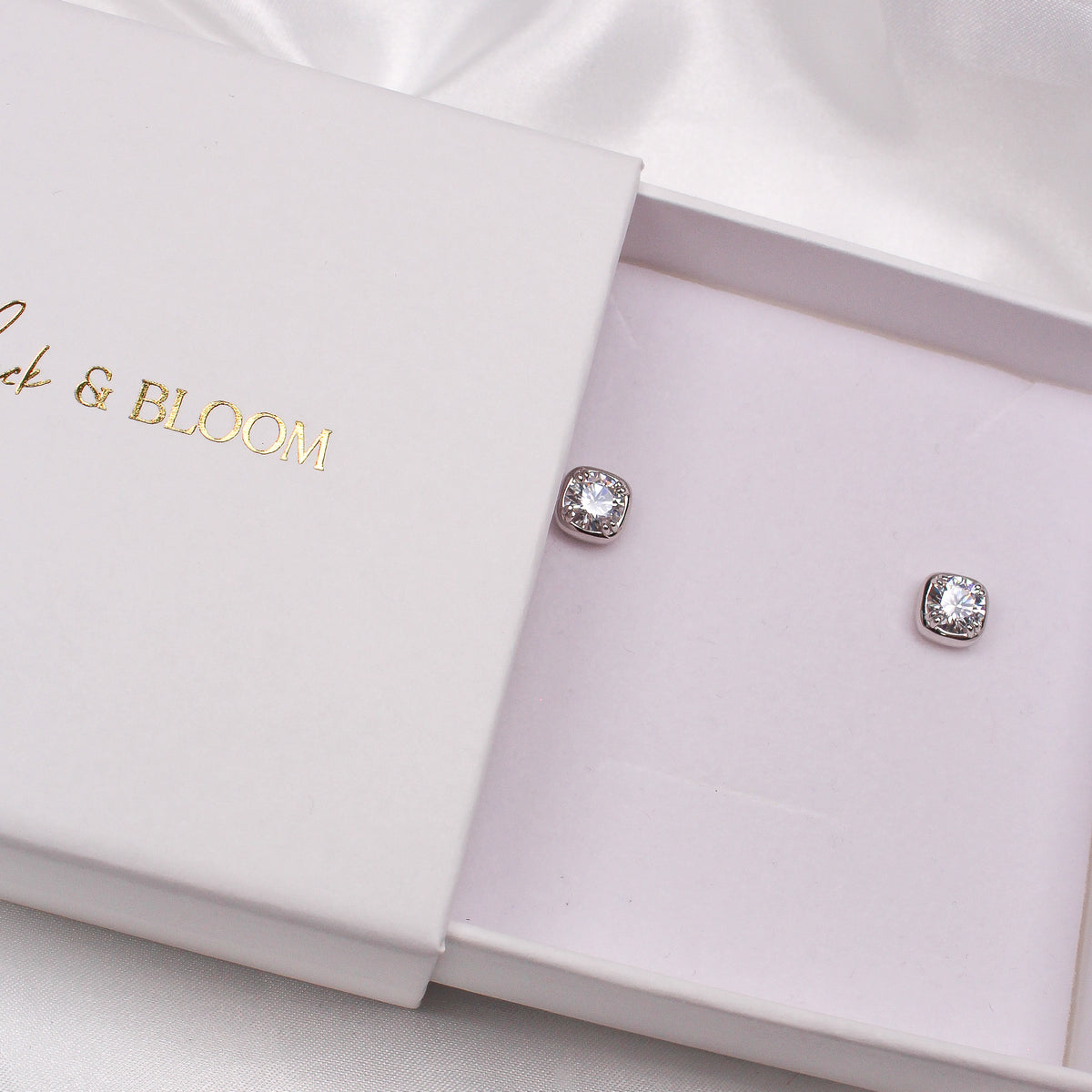 ROUND BEZEL MOISSANITE EARRINGS SILVER - Black & Bloom