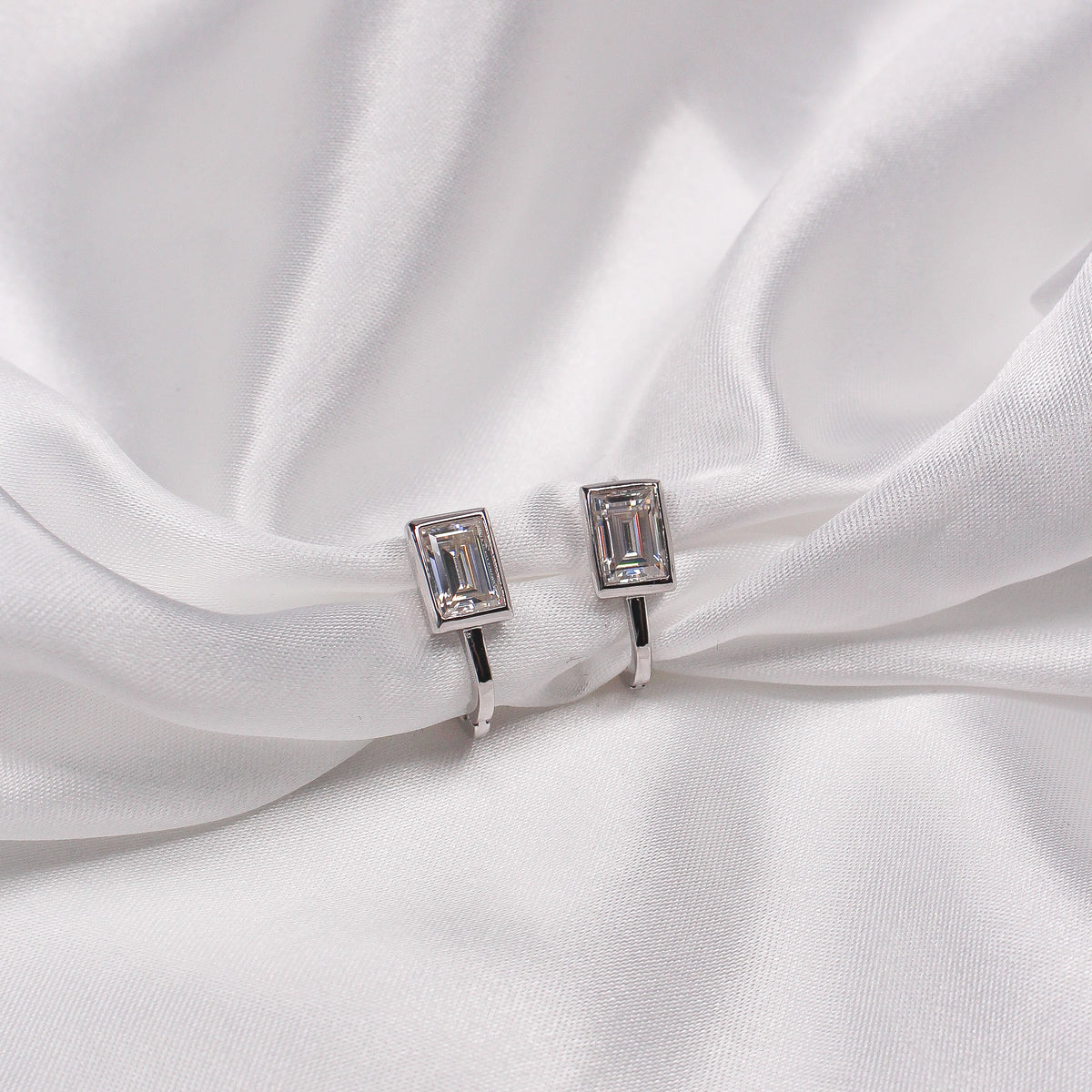 EMERALD HOOP MOISSANITE EARRINGS SILVER - Black & Bloom