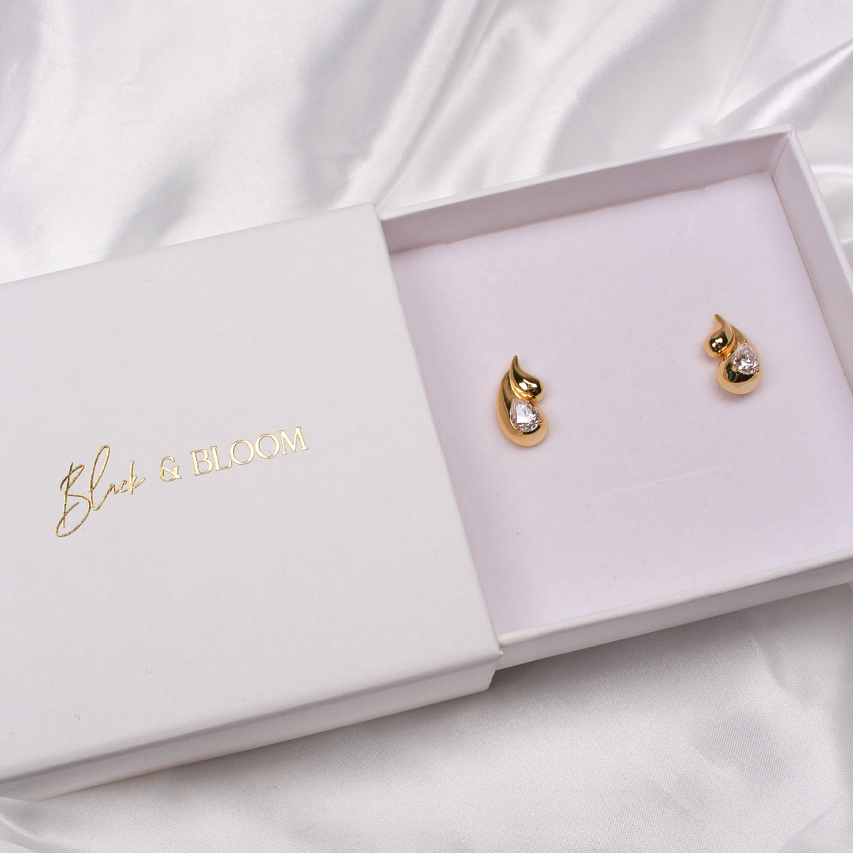 TEAR DROP MOISSANITE EARRINGS GOLD - Black & Bloom