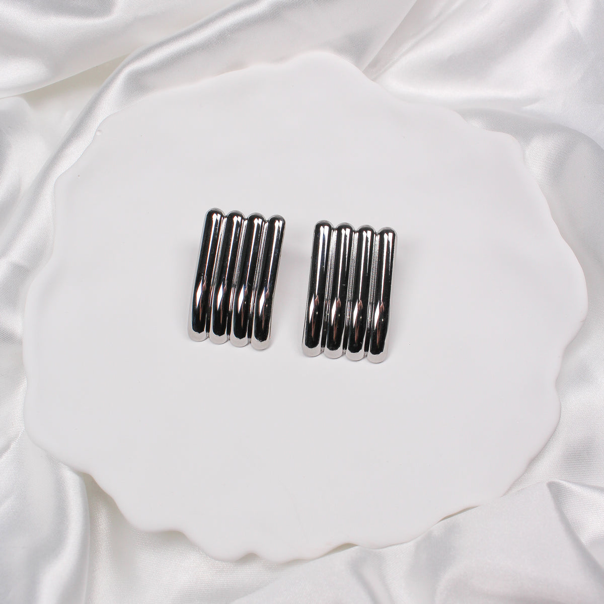 LILY EARRINGS - SILVER - Black & Bloom