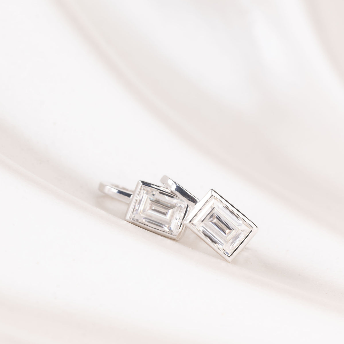 EMERALD HOOP MOISSANITE EARRINGS SILVER - Black & Bloom