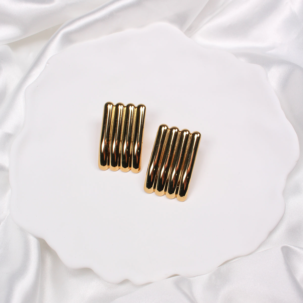 LILY EARRINGS - GOLD - Black & Bloom