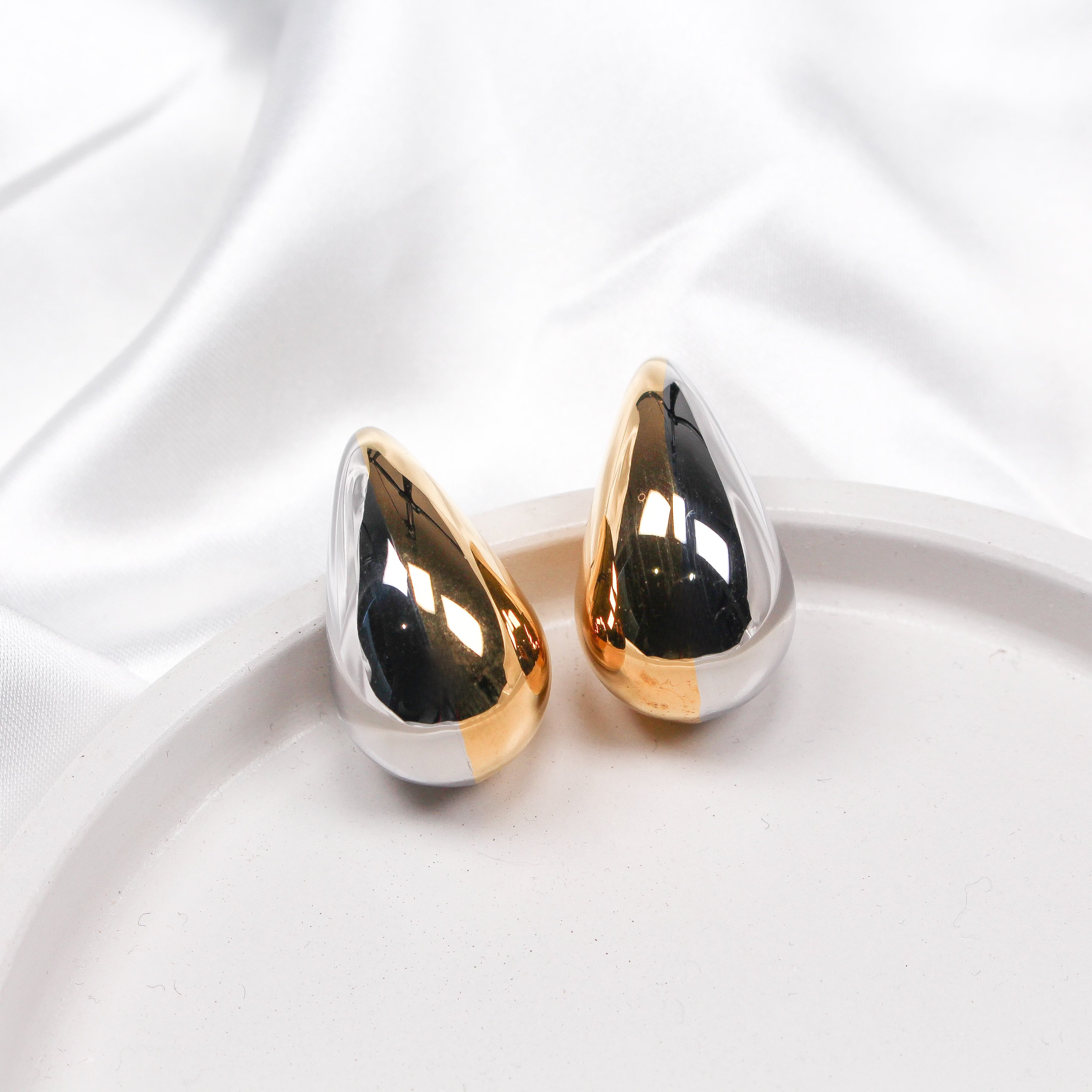 AVA EARRINGS TWO TONE - Black & Bloom